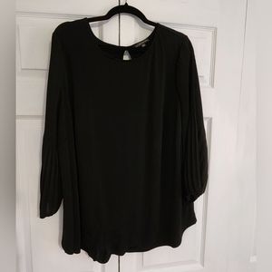Adriana Papell Black long sleeve blouse. Size 2x. Like new.